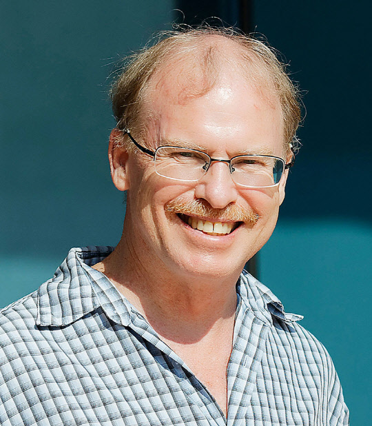 초박형 다이아몬드 제작 기술을 개발한 로드니 루오프 IBS 다차원 탄소재료연구단장.  IBS 제공